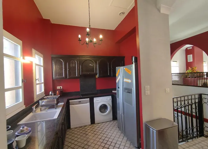 3, 3 Couple Only Au Village Naturiste Marockansk riad