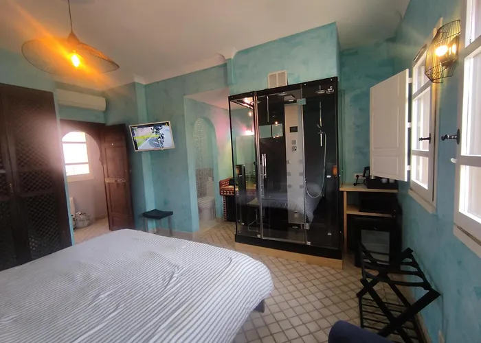 3, 3 Couple Only Au Village Naturiste Marockansk riad